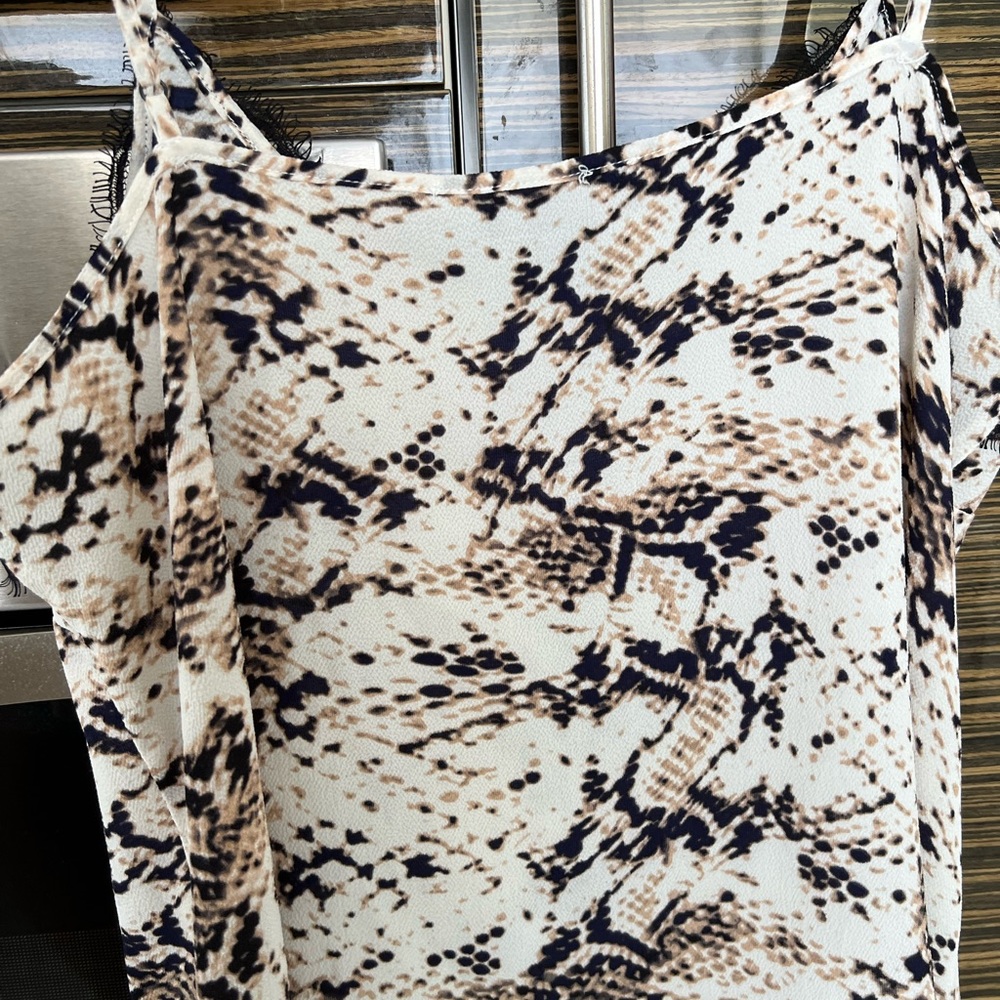 Lizard Pattern Tank - Picture 3 of 4